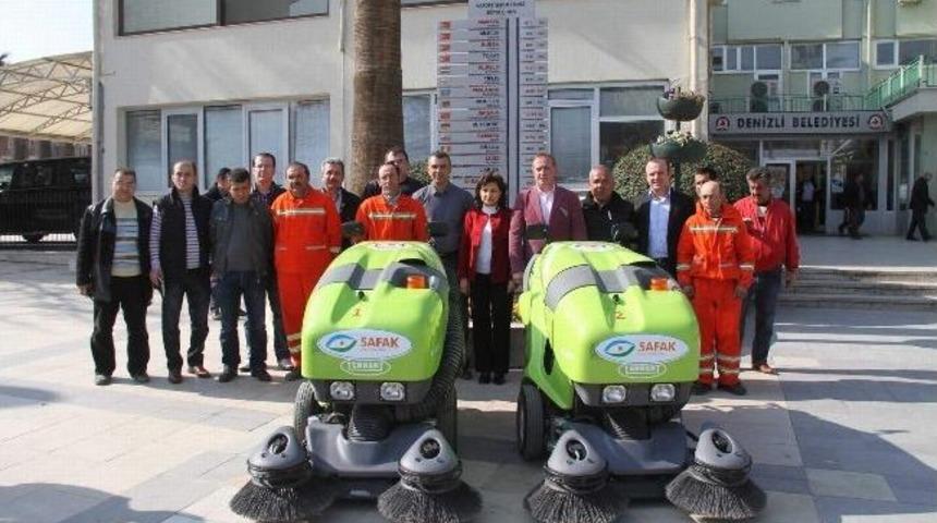 Denizli’de Kaldırım Süpürme Araçları Hizmete Girdi