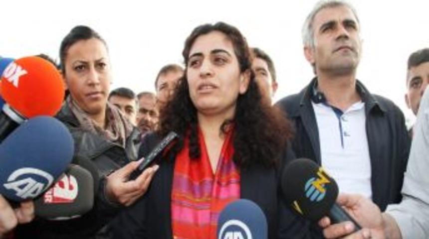 'Kamu G&ouml;revlileri Yarın &Ouml;ğleden Sonra Serbest Bırakılacak'