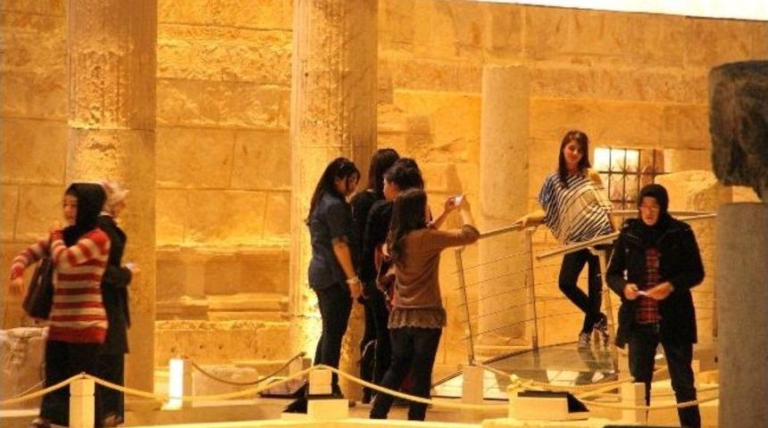 Şanlıurfalı &ldquo;seyyah Kızlar&rdquo; Gaziantep Ve Mardin'deydi