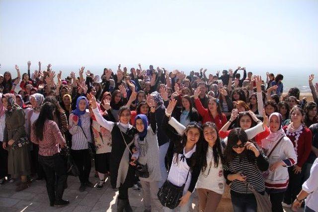 Şanlıurfalı “seyyah Kızlar” Gaziantep Ve Mardin'deydi