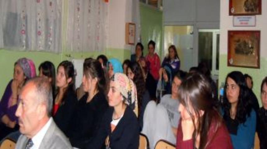 Polis, &Uuml;niversitelilere Madde Bağımlılığının Zararlarını Anlattı