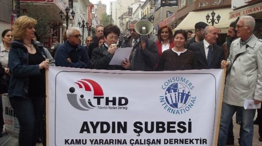 Aydınlı T&uuml;keticiler Bankalara Karşı Eylem Yaptı