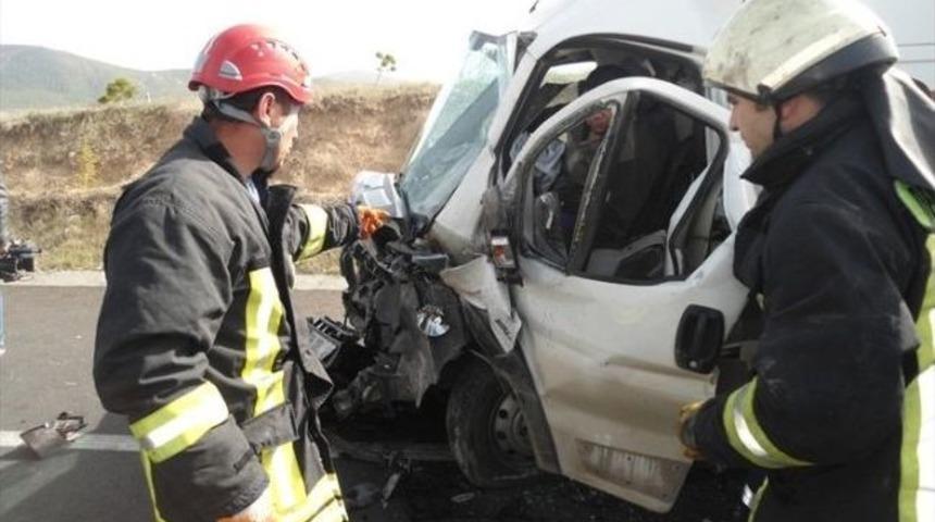 Denizli'de Kaza: 1 Ölü, 4 Yaralı