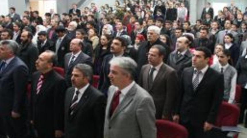 Vali Tepe: Akif, Eserlerinde Birlik Ve Beraberlik Vurgusu Yapıyor