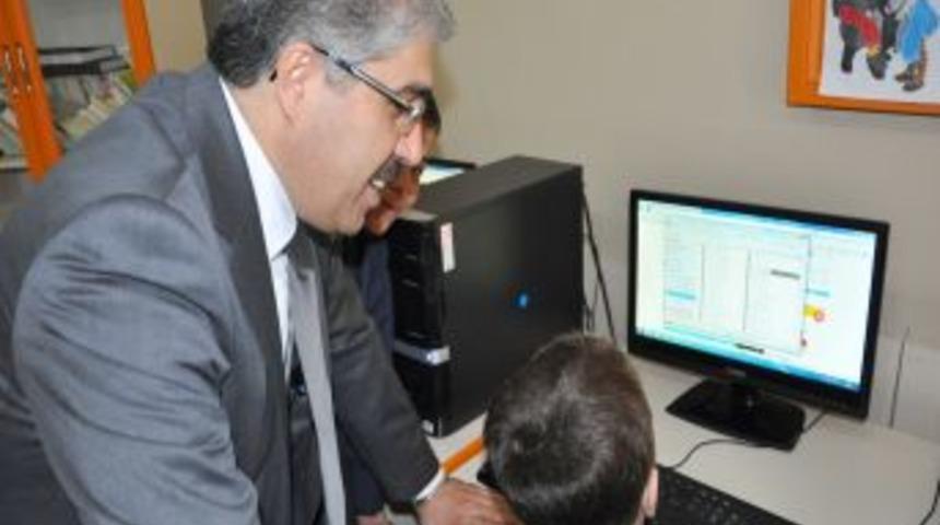 Vali &Ccedil;ınar'dan Kadınlara: Yavrularımızın Ilk &Ouml;ğretmeni Sizlersiniz