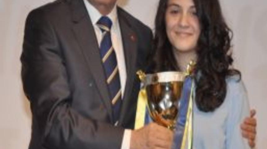 Esog&uuml;&rsquo;de &lsquo;6. Beyin Bilgi Yarışması&rsquo; &Ouml;d&uuml;l T&ouml;reni