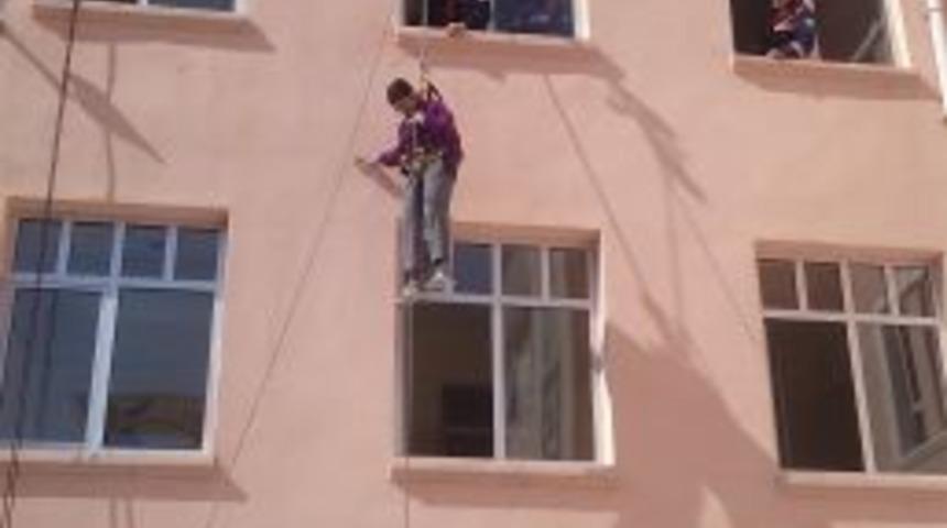 Yenikent&rsquo;te &Ouml;ğrancilere Sivil Savunma Tatbikatı