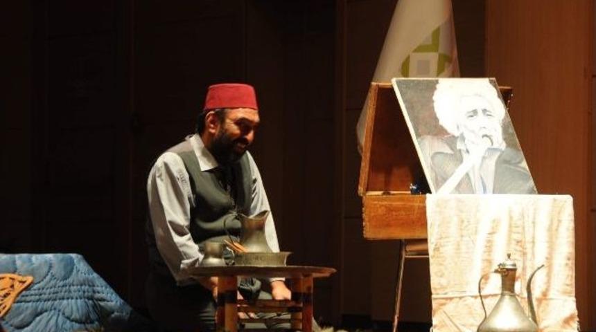 Mehmet Akif Ersoy &ldquo;safahat, Mehmet Akif D&ouml;n&uuml;yor, Ya Siz Neredesiniz?&rdquo; Oyunuyla Anıldı