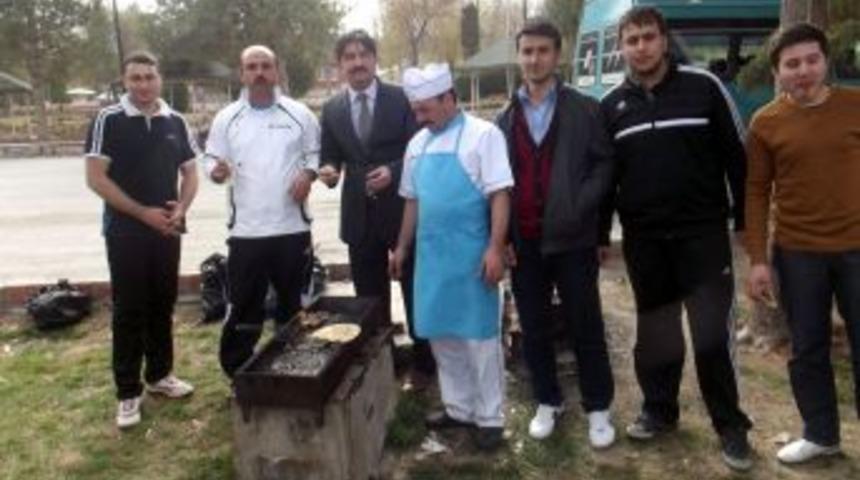 YGS &Ouml;ncesi Piknikte Stres Attılar