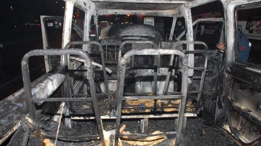 Seyir Halindeki Minib&uuml;s Yandı