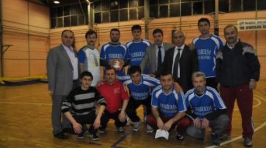 Polis  Haftası Voleybol Turnuvası başladı