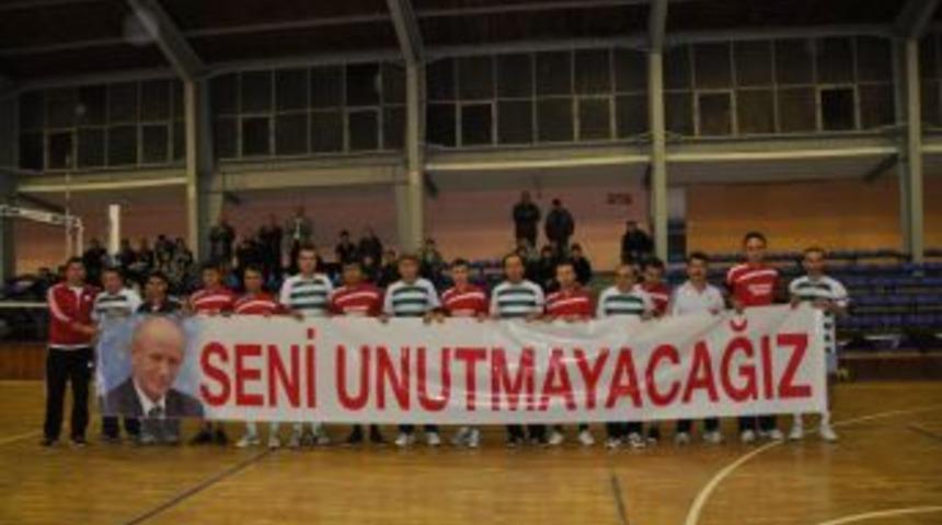 &Ccedil;ok Programlı Lise &ouml;len m&uuml;d&uuml;r&uuml;n&uuml; unutmadı