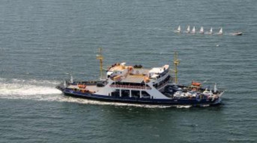 İzmir'de Feribot &Uuml;cretleri D&uuml;şt&uuml;, Taşınan Araba Sayısı Arttı