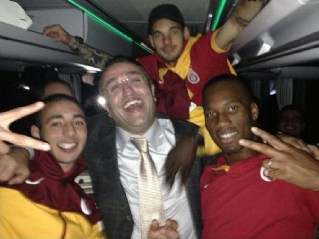 Galatasaraylı Futbolculardan Zafer Kutlaması