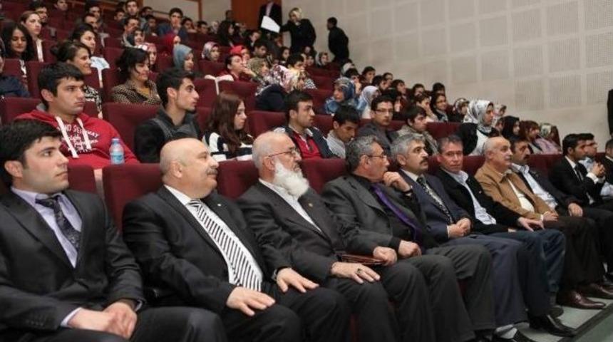 &Uuml;niversite&rsquo;de Gen&ccedil;lik Ve Etik Konulu Konferans D&uuml;zenlendi