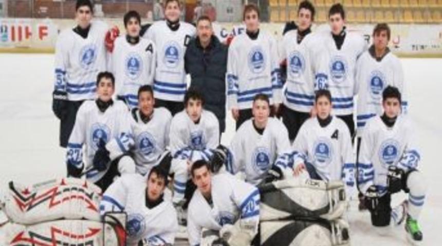 Buz Hokeyciler Lige Galibiyetle Başladı