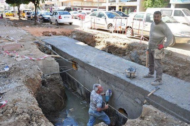 Hisar Caddesi’nde Yenileme Çalışmaları Devam Ediyor