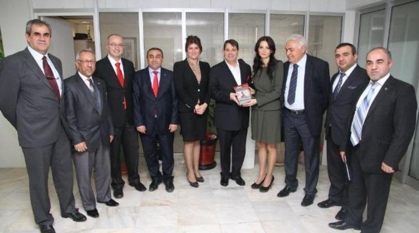 Başkana Tartan Azeri Vekille Bir Araya Geldi