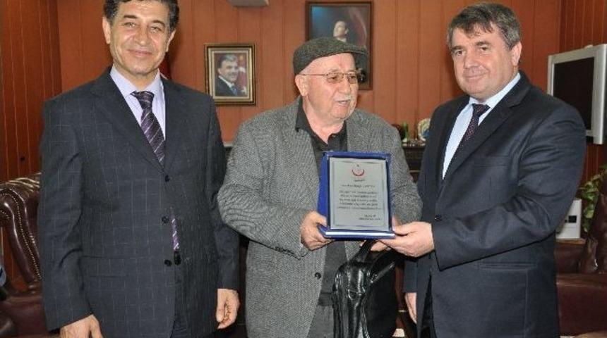 Sigara Savaş&ccedil;ısı &Ouml;rnek İş Adamına Onur &Ouml;d&uuml;l&uuml;