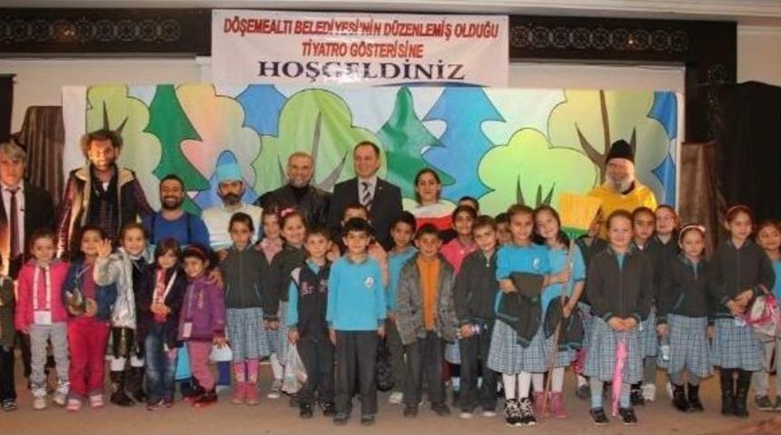 &ldquo;ben &Ccedil;&ouml;p Değilim&rdquo; Adlı Oyun &Ouml;ğrenciler Tarafından İlgiyle İzlendi