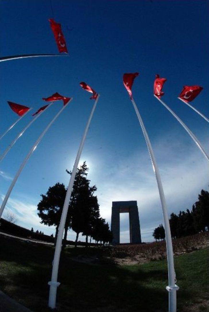 Çanakkale Şehitliklerine Ziyaretçi Akını G1
