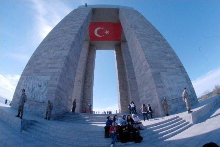 Çanakkale Şehitliklerine Ziyaretçi Akını G5