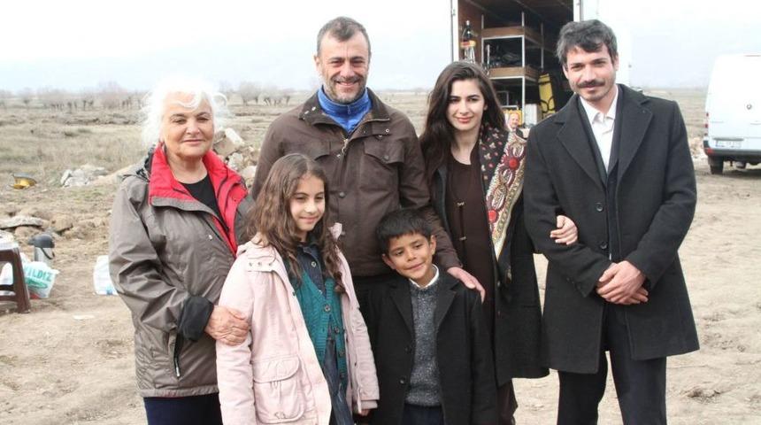 &Uuml;nl&uuml; Y&ouml;netmen Kutluğ Ataman, &lsquo;Kuzu&rsquo; Filmini Erzincan&rsquo;da &Ccedil;ekiyor