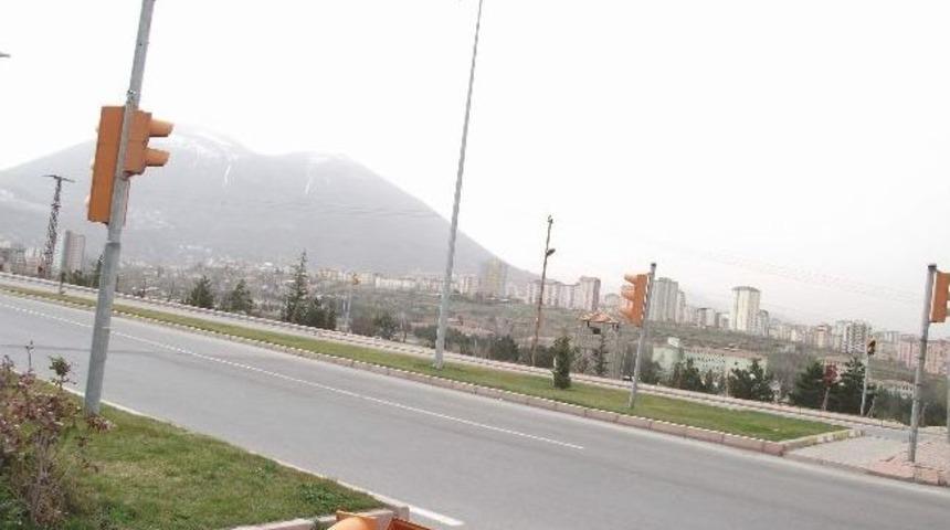 Şiddetli R&uuml;zgar Hasara Neden Oldu