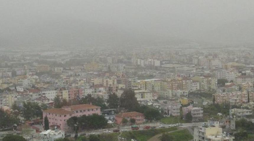 Gazipaşa&rsquo;yı Toz Bulutu Kapladı