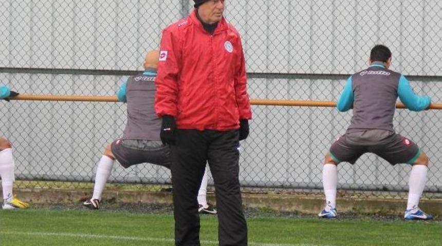 &Ccedil;aykur Rizespor Sağanak Yağmur Altında &Ccedil;alıştı