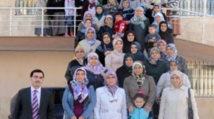 Denizli&rsquo;deki Okuma Salonları &Ouml;ğrencileri Velileriyle Birlikte Eğitiyor