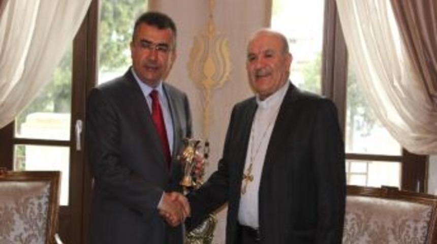 İstanbul Katolik Toplumu Ruhani Lideri Sağ Vali Lekesiz&rsquo;i Ziyaret Etti