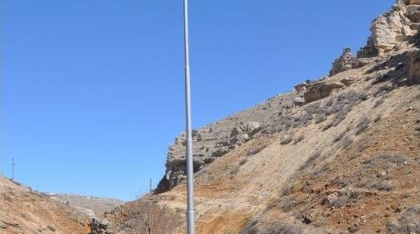 Sarıveliler İl&ccedil;esine Dev T&uuml;rk Bayrağı