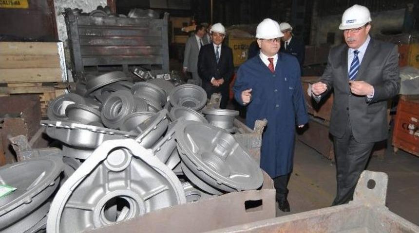 Vali &Ccedil;akacak, &Ccedil;emaş D&ouml;k&uuml;m Fabrikasında İncelemelerde Bulundu