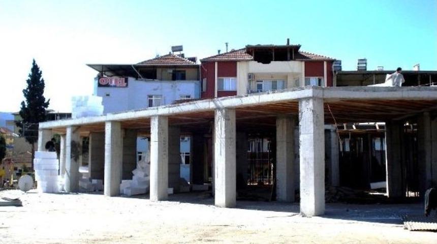 Sarıg&ouml;l Belediye Sarayı &Ccedil;alışmaları S&uuml;r&uuml;yor