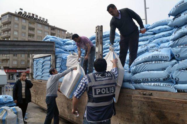 Yem Çuvalları Arasında 50 Bin Paket Kaçak Sigara Ele Geçirildi