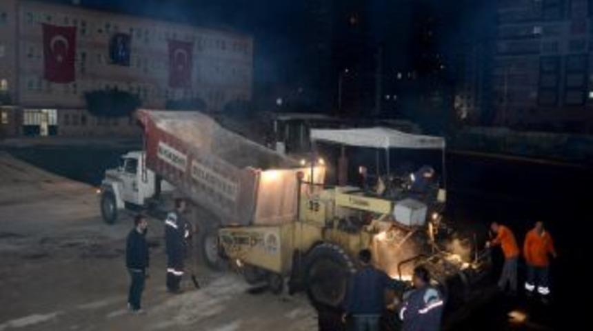 B&uuml;y&uuml;kşehir Turgut &Ouml;zel Lisesi'nin Bah&ccedil;esini Asfaltladı