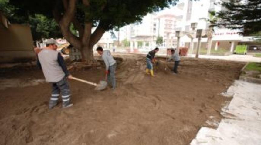 Kumluca Belediyesi D&uuml;ğ&uuml;n Salonuna &Ccedil;evre D&uuml;zenlemesi Yapılıyor