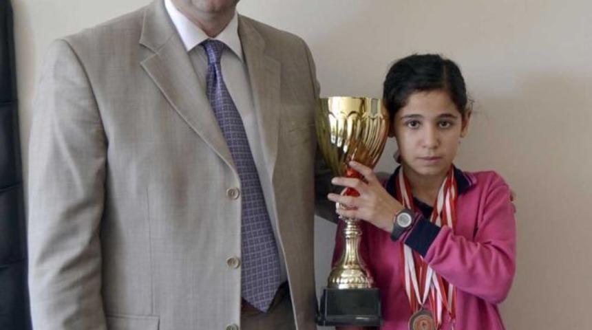 Servergazi Ortaokulu &Ouml;ğrencisi &Uuml;&ccedil; Stilde T&uuml;rkiye Y&uuml;zme Şampiyonu Oldu