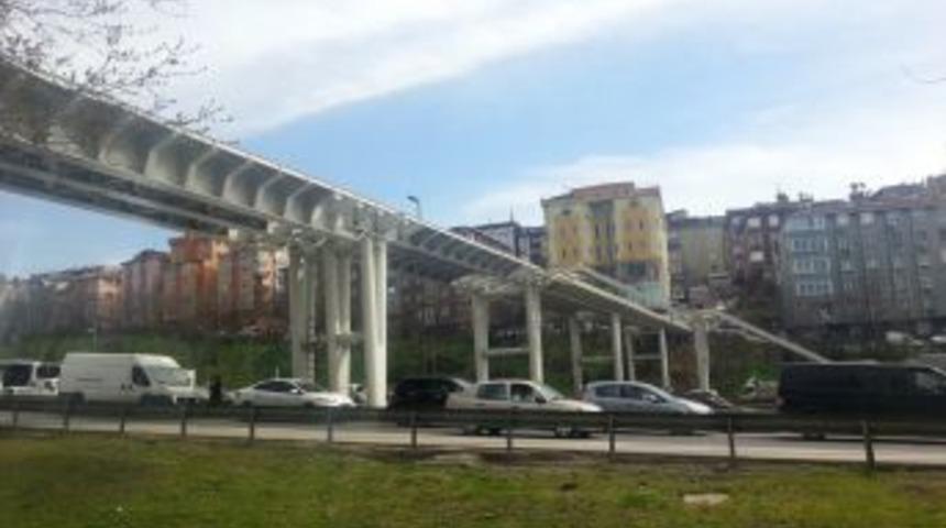 Halıcıoğlu Metrob&uuml;s Durağına Yeni Yaya Ge&ccedil;idi