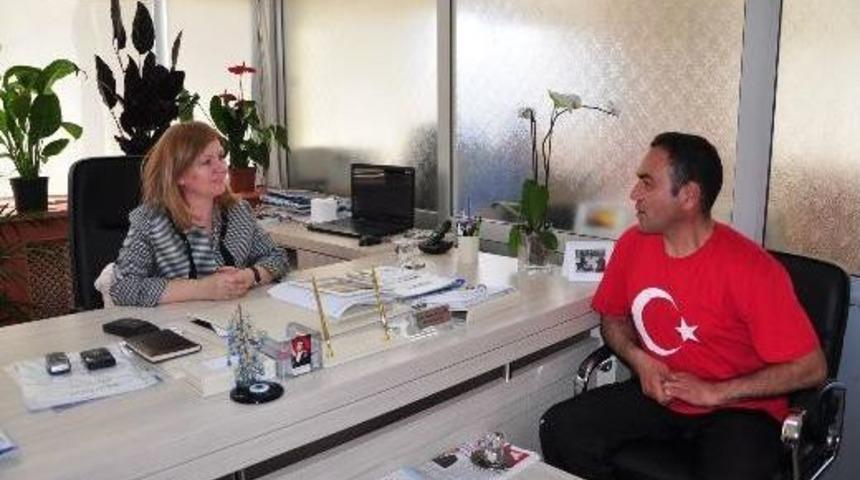 İstanbul'dan &Ccedil;anakkale'ye Şehitler İ&ccedil;in Y&uuml;r&uuml;yor