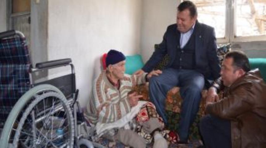 İki Ayağı Da Kesilen Yaşlı Adam Tekerlekli Sandalye Ile Sevindi