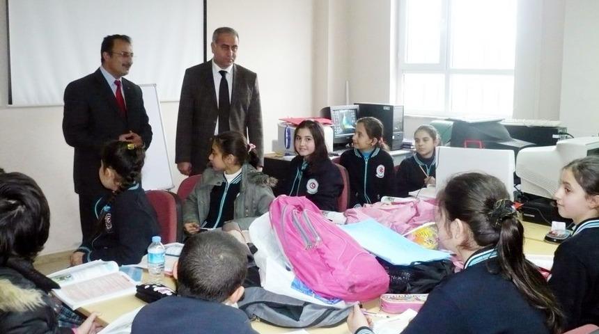 D&ouml;rt&ccedil;elik'ten Kardeş Eli