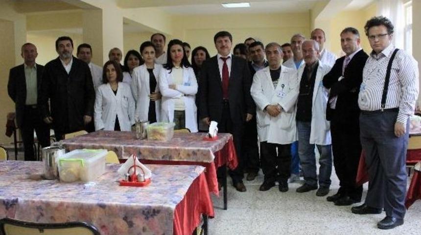 Dr.taş, Finike’de Hekimlerle Bir Araya Geldi