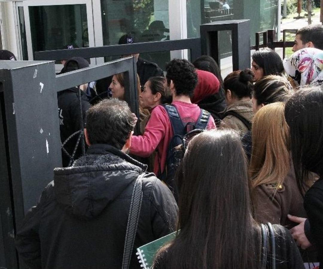 Ankara &Uuml;niversitesi Karıştı