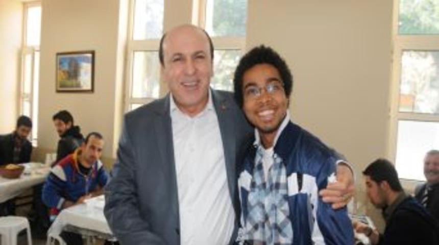 Balıkesir Belediye Başkanı Ok &Uuml;niversite &Ouml;ğrencileriyle Kahvaltı Yaptı