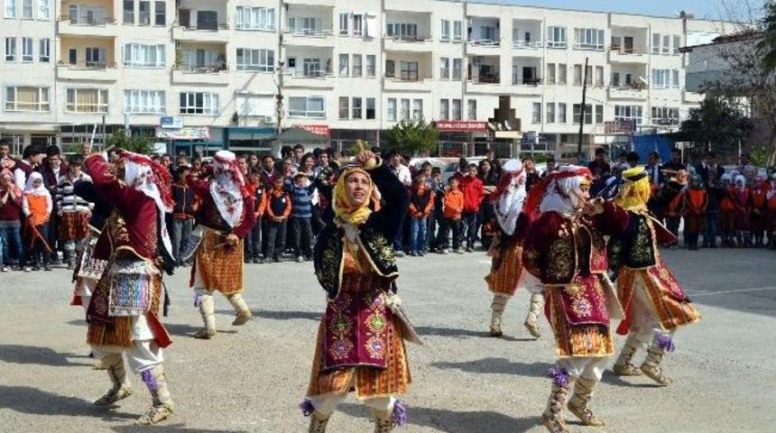 Bozyazı Lisesi Halk Oyunları Ekibi İ&ccedil;in Kutlama T&ouml;reni Yapıldı
