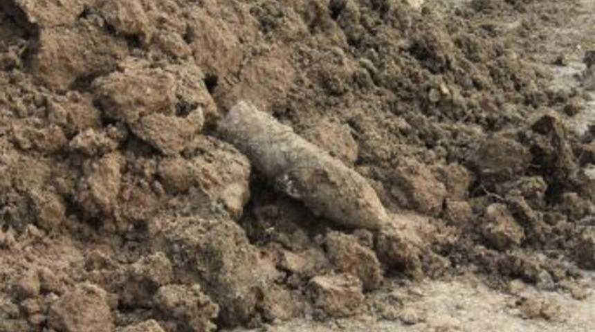 İnşaat Temeli Kazısında Patlamamış Top Mermisi Bulundu