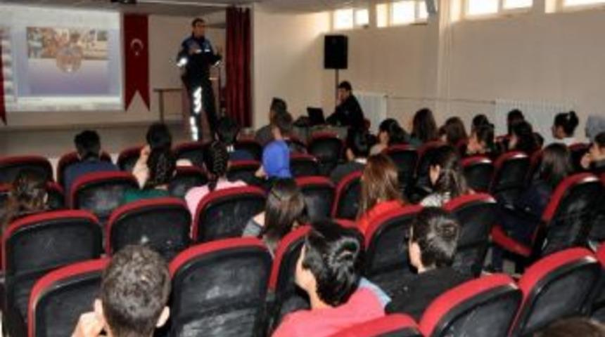 Toplum Destekli Polisler Liseli &Ouml;ğrencileri Bilgilendirdi