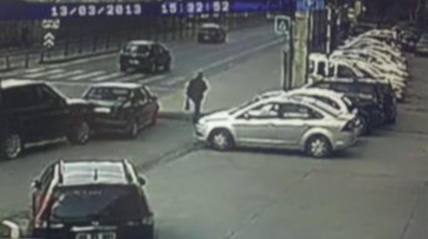 İş Adamının Ge&ccedil;irdiği Trafik Kazası G&uuml;venlik Kamerasında